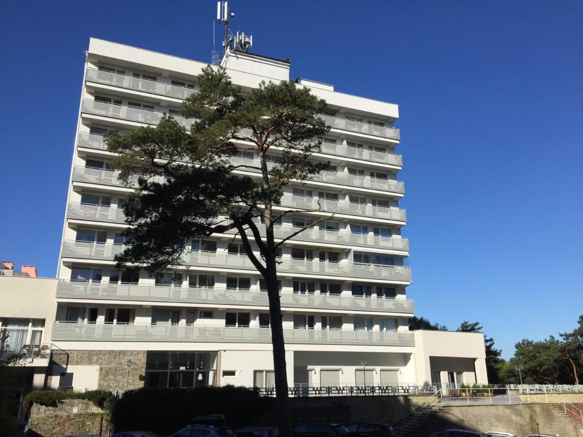 Holiday Home Slavia New S8 Miedzyzdroje Z Antresola I Balkonem Przy Plazy Bagian luar foto